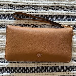 Tory Burch wristlet - in like new condition!